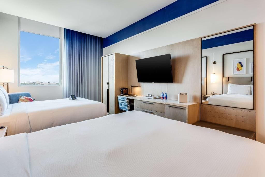 Queen Room with Two Queen Beds and Sofa Bed - Kitchen room - Image 2