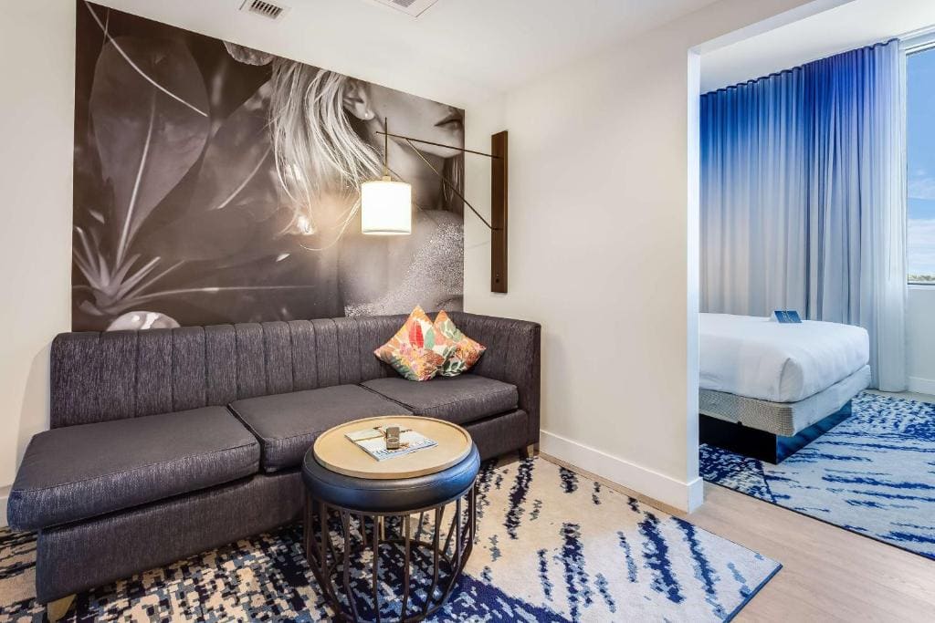 One-Bedroom King Suite room - Image 3