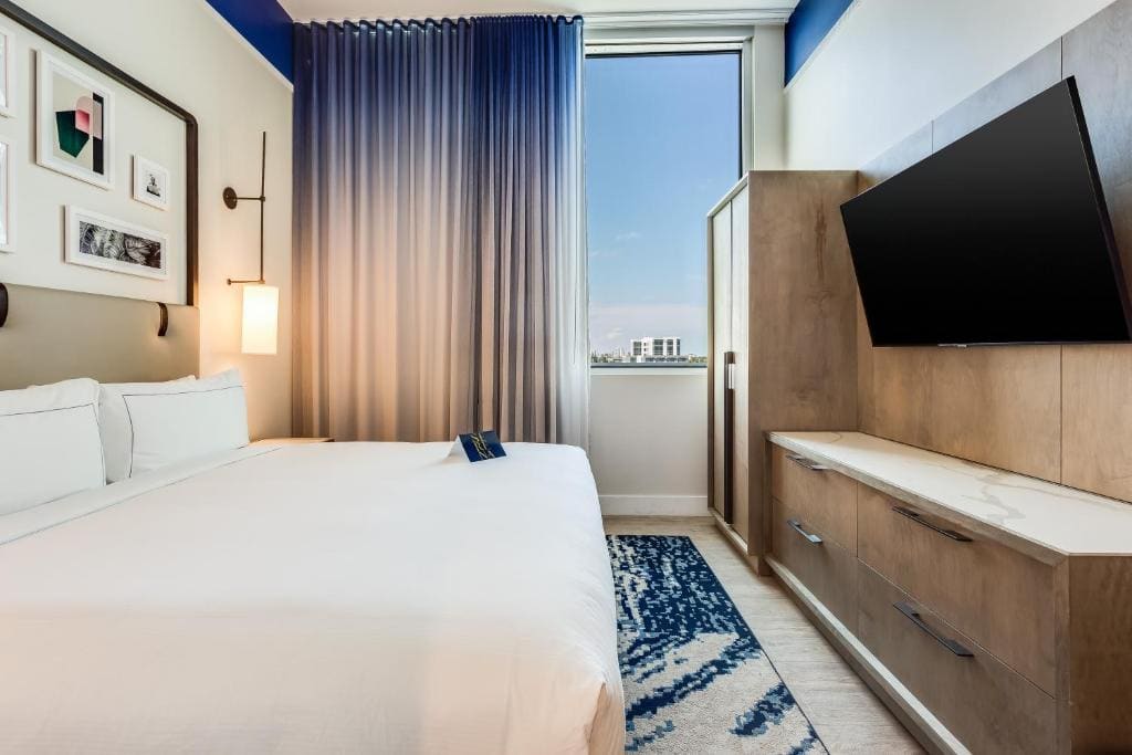King Suite with Sofa Bed and Kitcthen room - Image 3