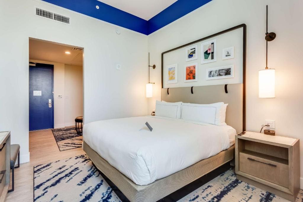 One-Bedroom King Suite room - Image 1