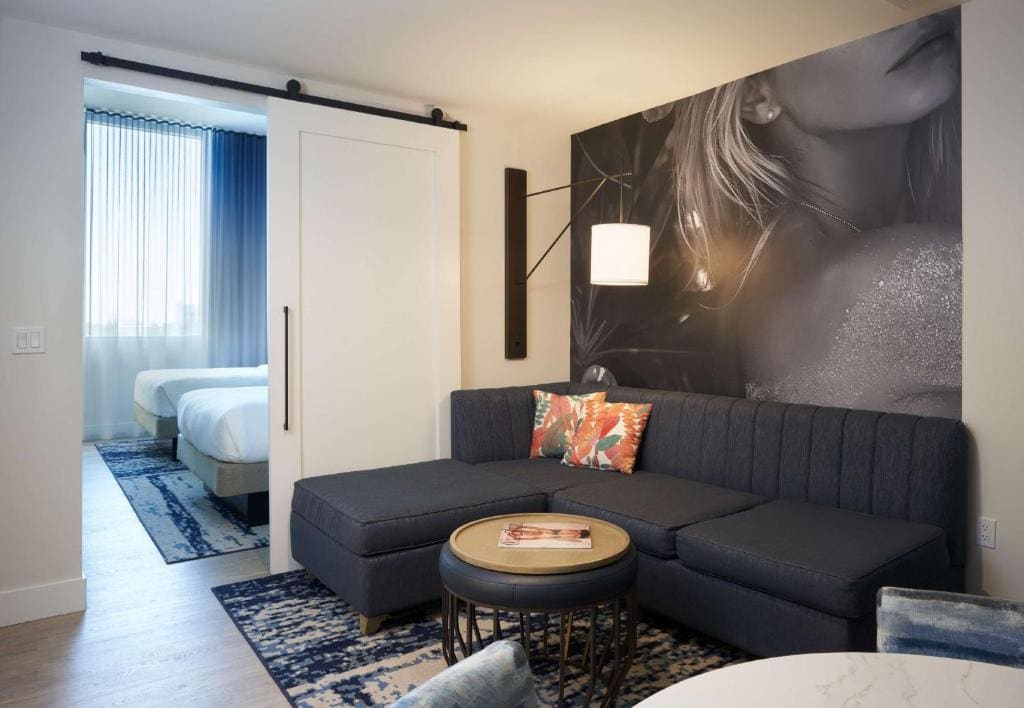 Queen Room with Two Queen Beds and Sofa Bed - Kitchen room - Image 3