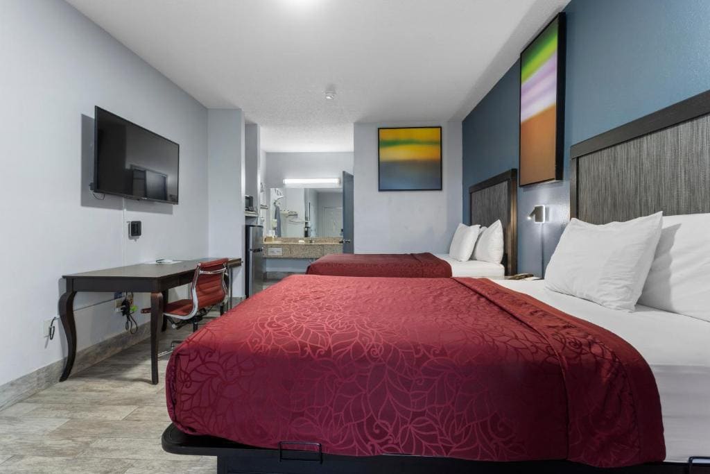 Queen Room with Two Queen Beds - Smoking room - Image 2
