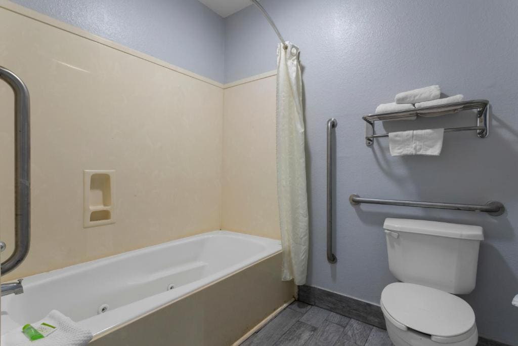 King Room with Spa Bath room - Image 2