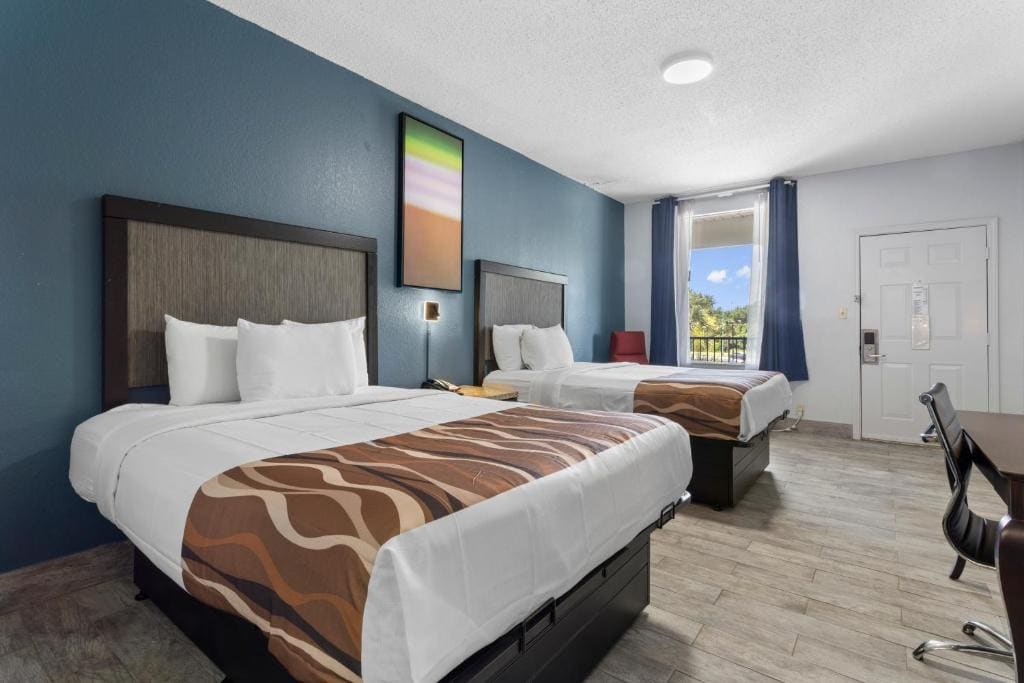 Queen Room with Two Queen Beds - Non-Smoking room - Image 1
