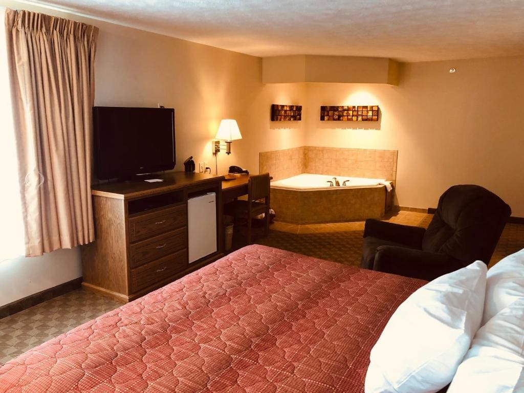 Suite with Hot Tub room - Image 1