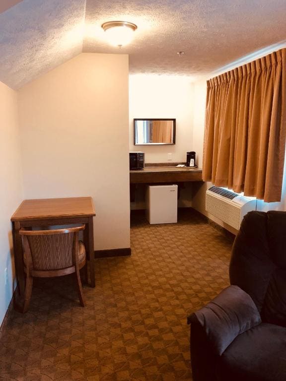 Deluxe King Room room - Image 2