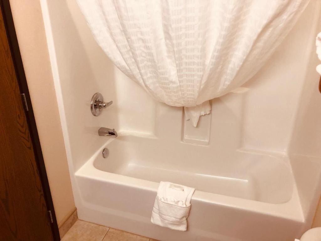 Suite with Hot Tub room - Image 3