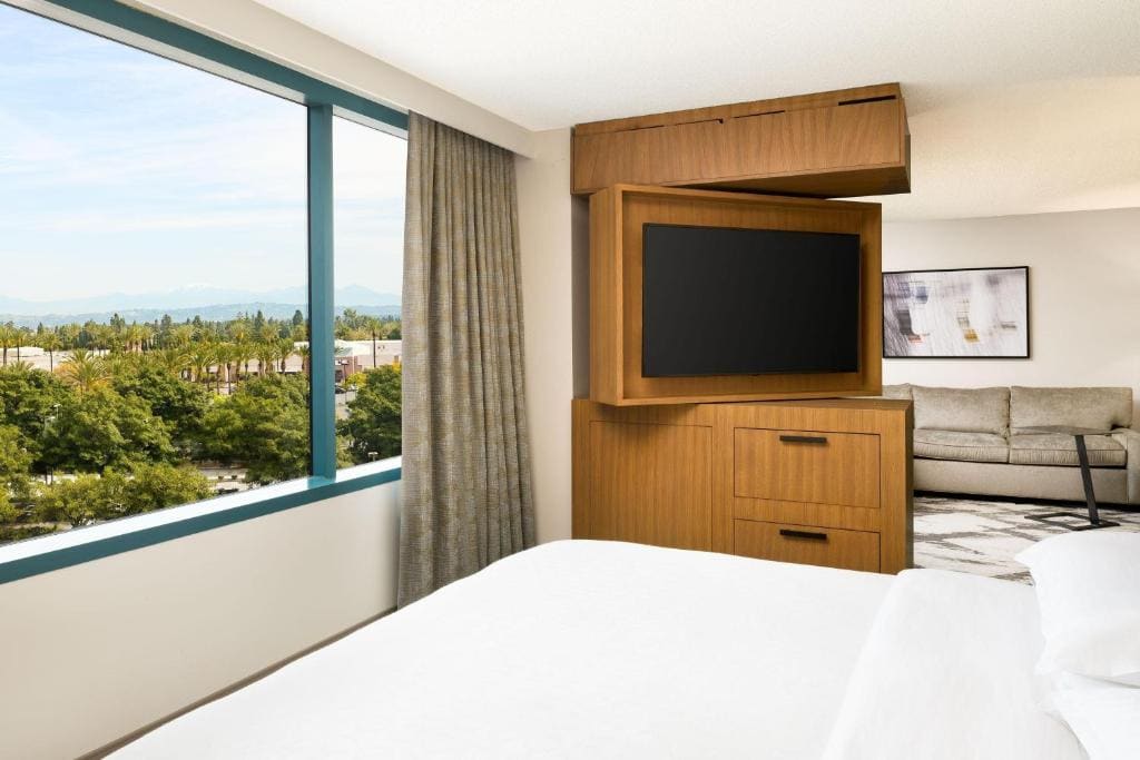 Junior Suite, 1 King room - Image 3