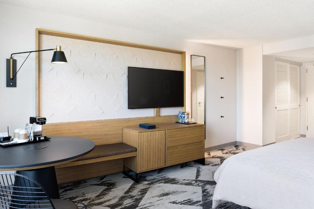 Deluxe, Guest room, 1 King room - Image 2