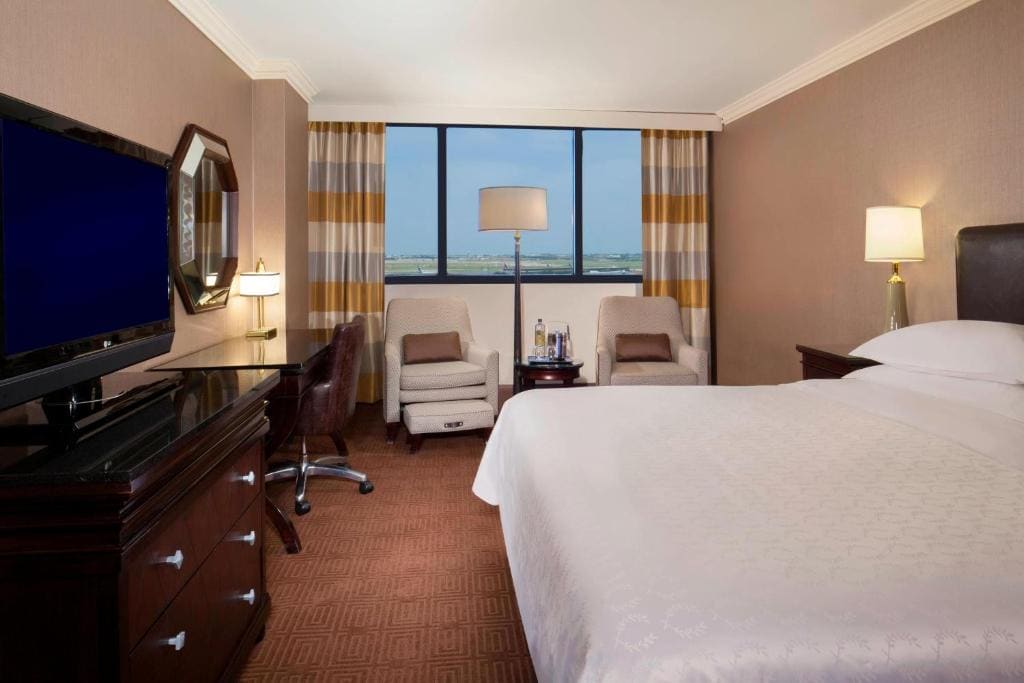 Guest room, 1 King, Low floor room - Image 1