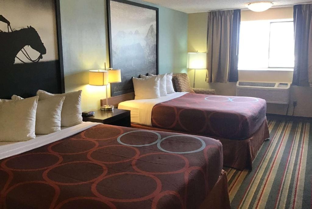 Queen Room with Two Queen Beds - Non-Smoking room - Image 1
