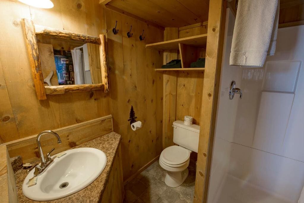 Bungalow room - Image 2