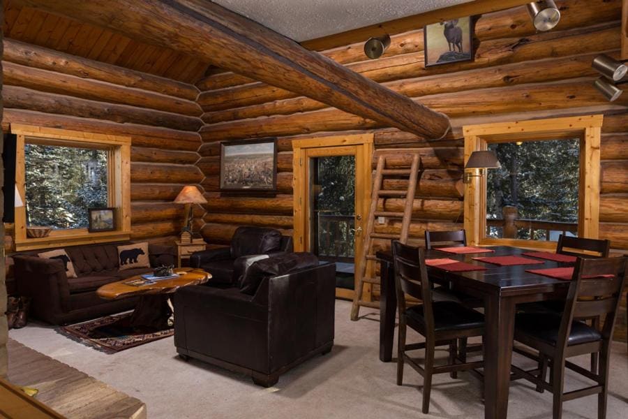 Five-Bedroom House room - Image 2
