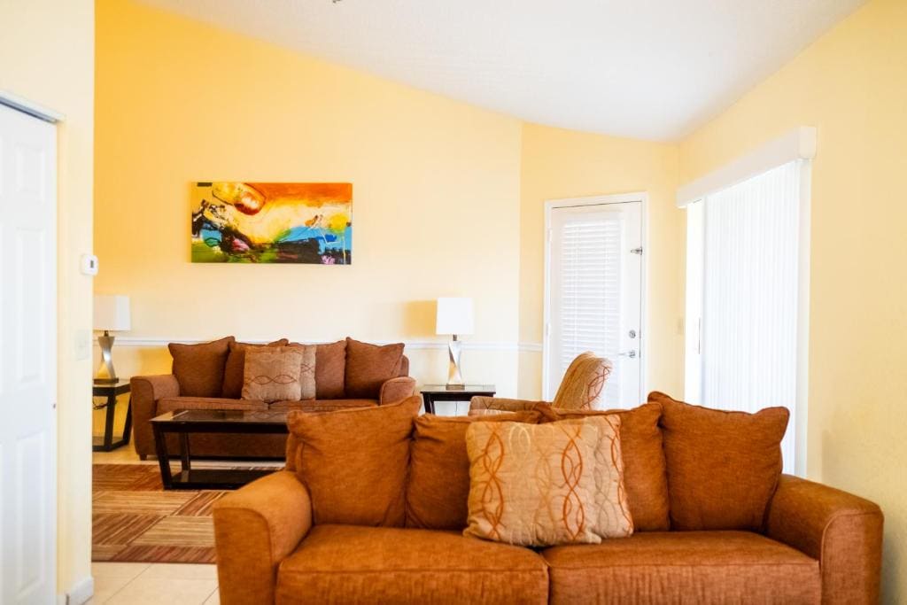One-Bedroom Apartment room - Image 2