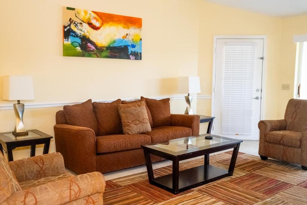 One-Bedroom Apartment room - Image 1