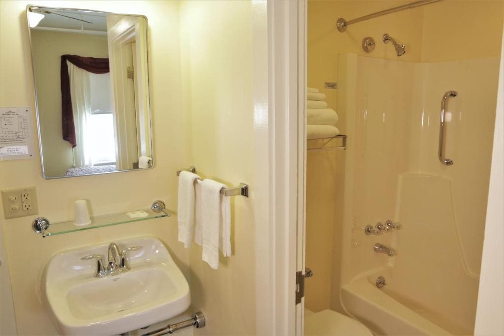 Double or Twin Room with Private Bathroom room - Image 3