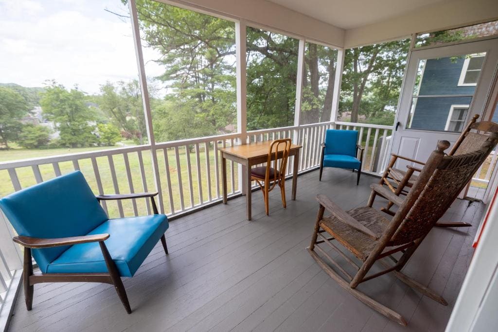 Three-Bedroom House room - Image 2
