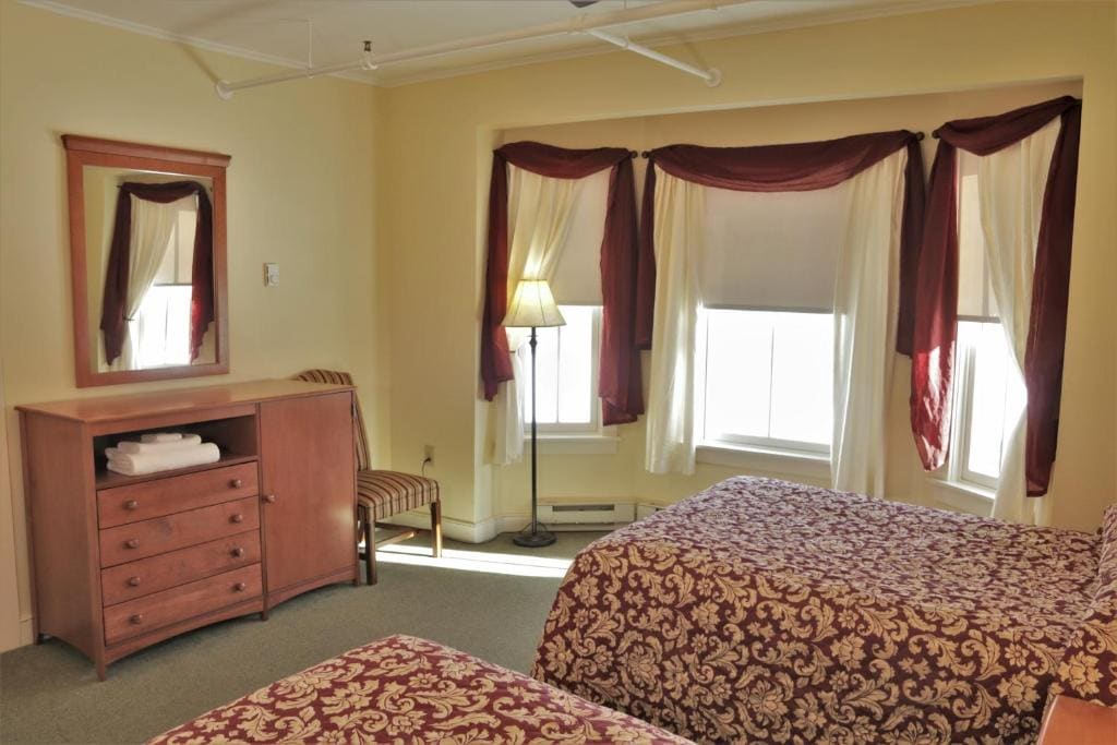 Double Room with Lake View room - Image 2