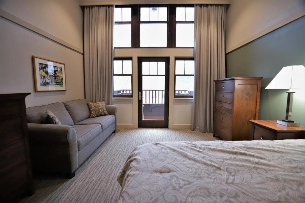 Double Room with Lake View room - Image 3