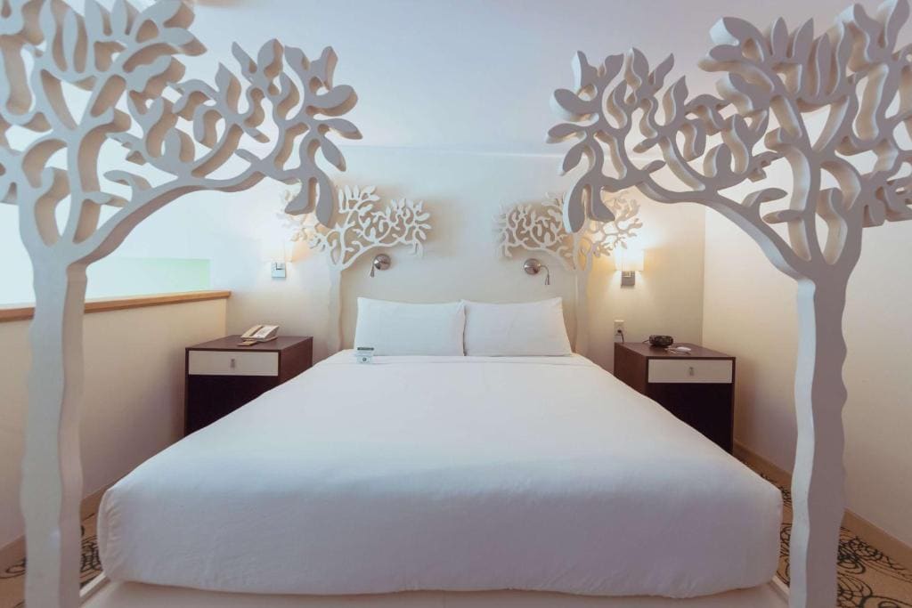One-Bedroom Treehouse Loft King Suite room - Image 1