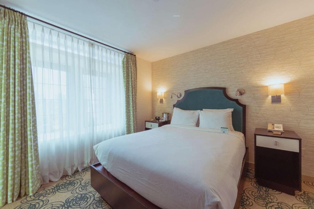 Queen Room with Roll-In Shower - Mobility and Hearing Access room - Image 1