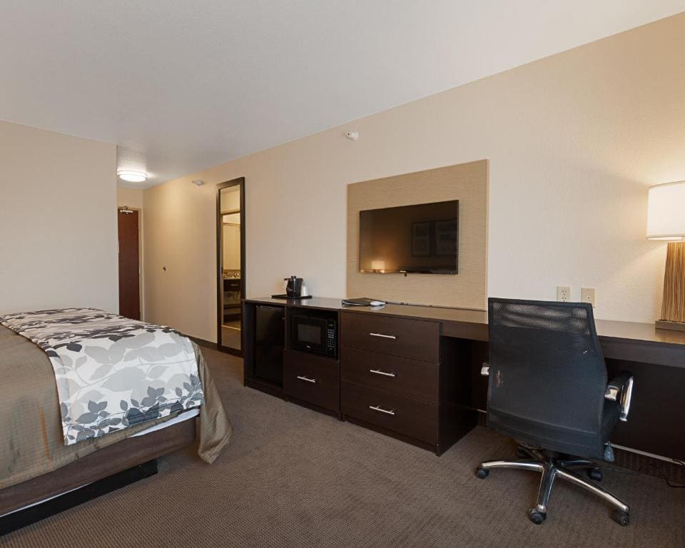 King Suite - Accessible/Non-Smoking room - Image 1