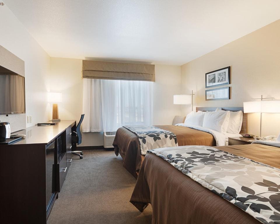 Standard Queen Room with Two Queen Beds - Non-Smoking room - Image 1