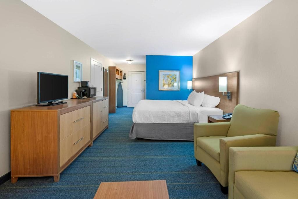 King Suite with Sofa Bed - Non Smoking room - Image 1