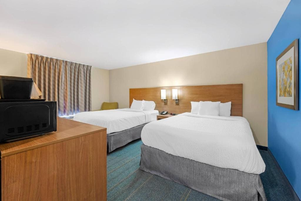 Triple Room with Sofa bed - Non Smoking/Ground floor room - Image 1