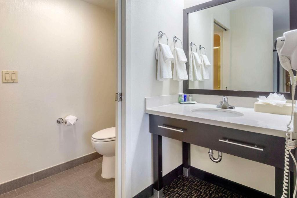 King Room - Non-Smoking room - Image 2
