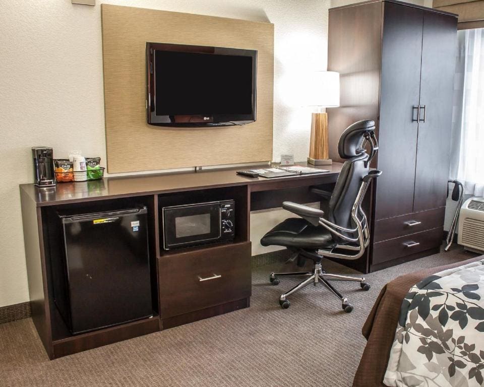 Standard King Room - Non-Smoking room - Image 3