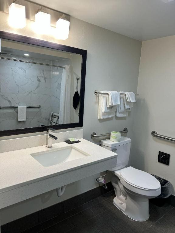 King Room - Accessible/Non-Smoking room - Image 3