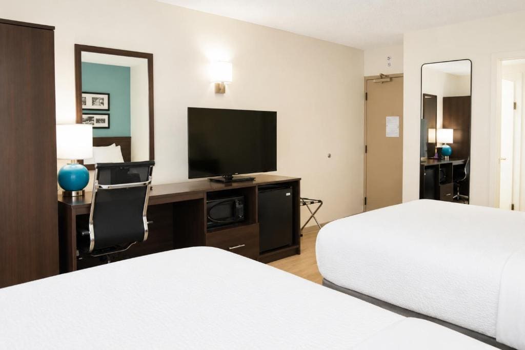 Queen Room with Two Queen Beds - Non Smoking room - Image 1