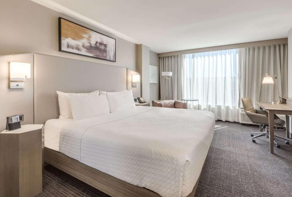 Deluxe King Room room - Image 2
