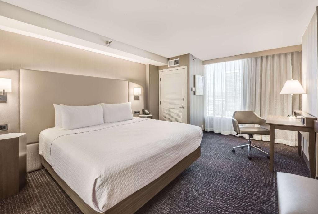 One Bedroom King Suite with View room - Image 1