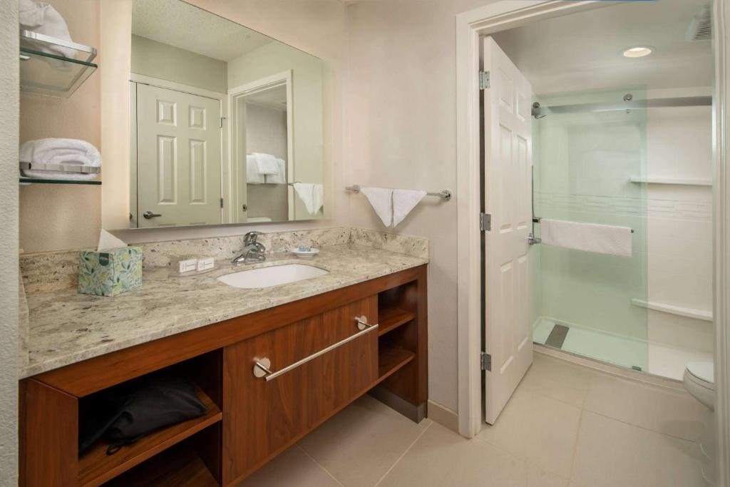 Studio Suite Queen room - Image 3