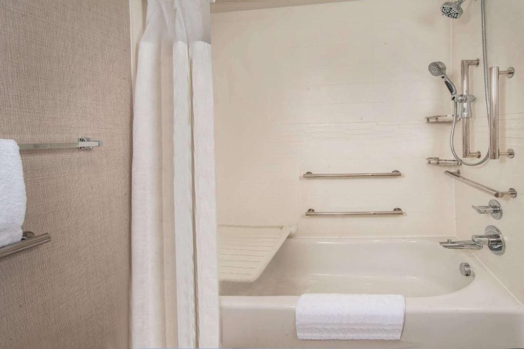 Mobility Accessible Studio Suite Queen Tub room - Image 1