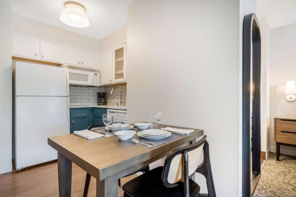 Studio King Suite room - Image 2
