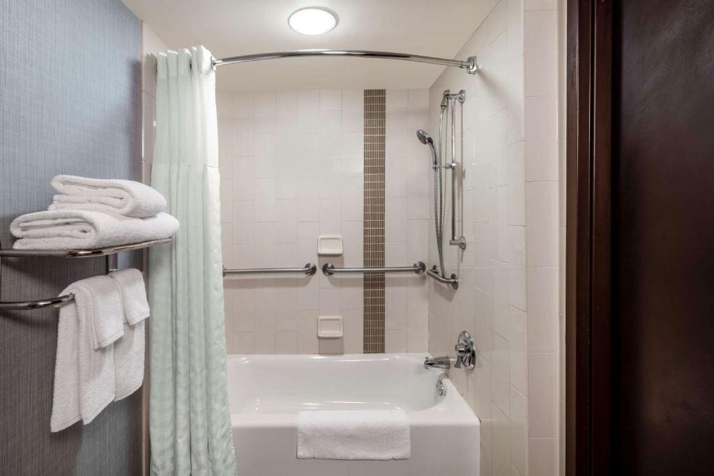 King Room with Bathtub room - Image 2