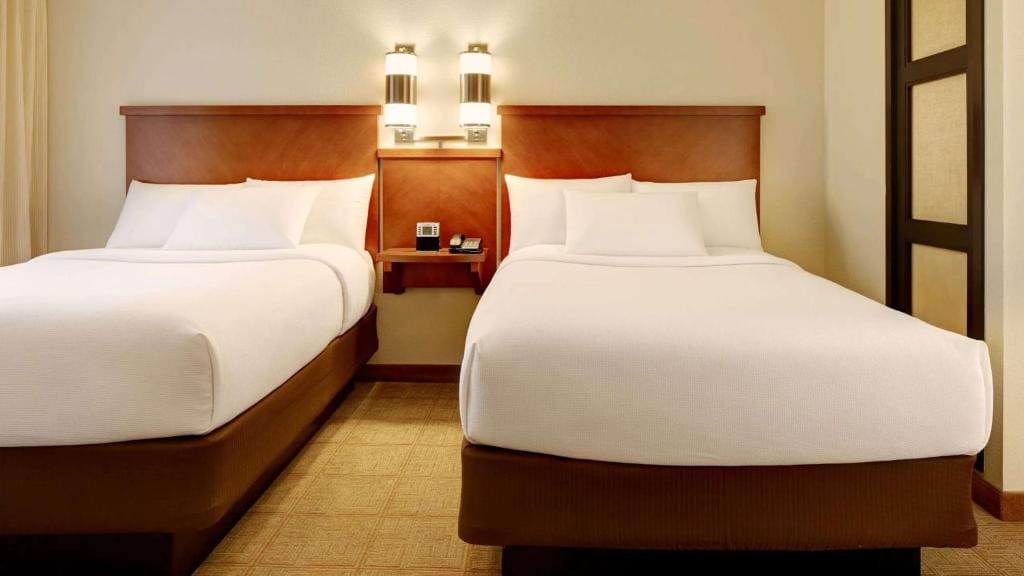 Double Room with Two Double Beds - High Floor room - Image 2