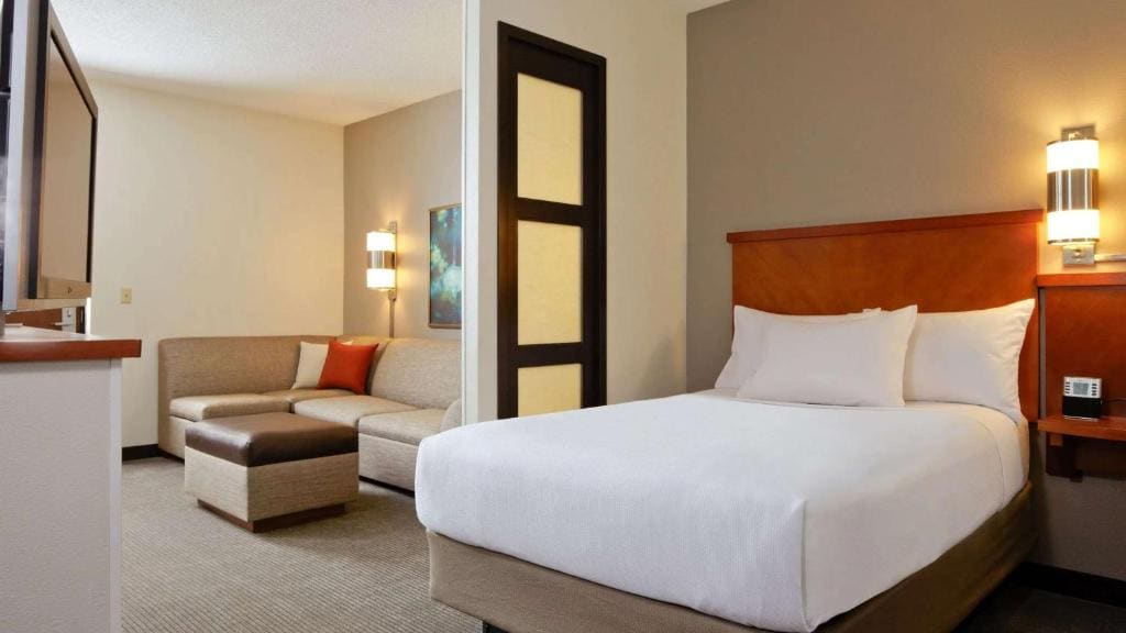 King Room with Sofa Bed - High Floor room - Image 1