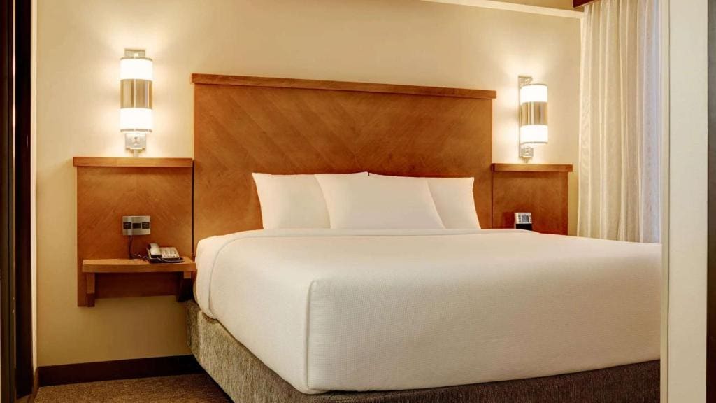 King Room with Sofa Bed - High Floor room - Image 3