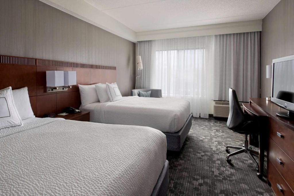 Deluxe Two Queens room - Image 1