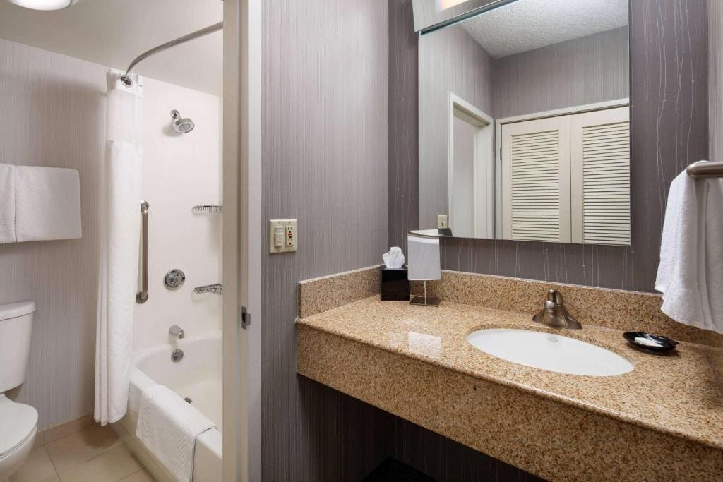One Bedroom Suite King with Sofabed room - Image 3