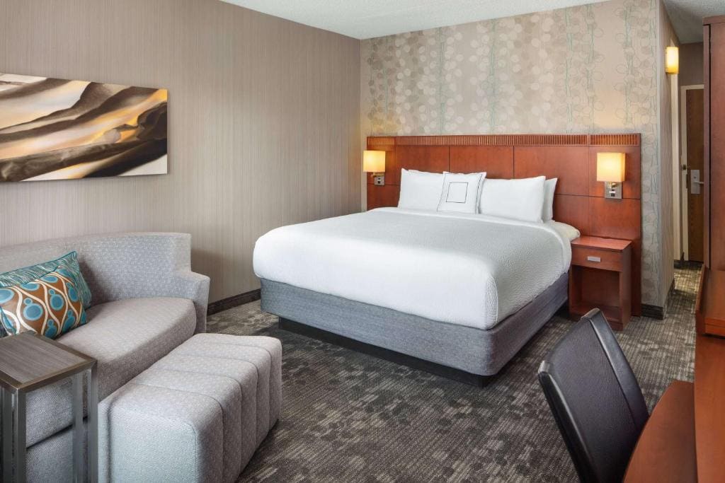 Guestroom King - Hearing Accessible room - Image 1