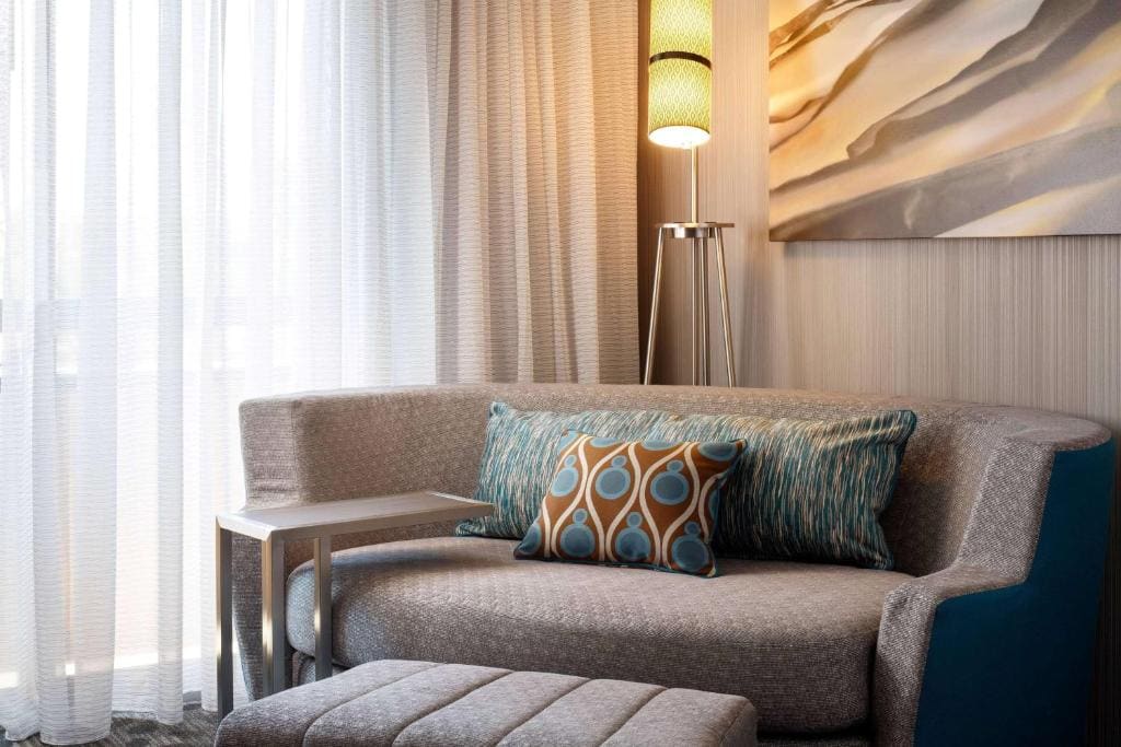 Guestroom King - Hearing Accessible room - Image 2