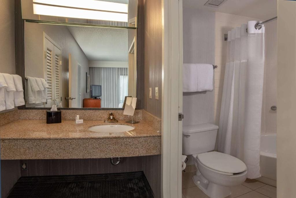 King Suite room - Image 2