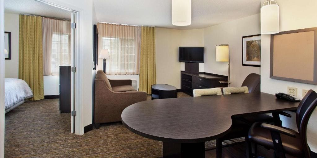 Deluxe Suite room - Image 3