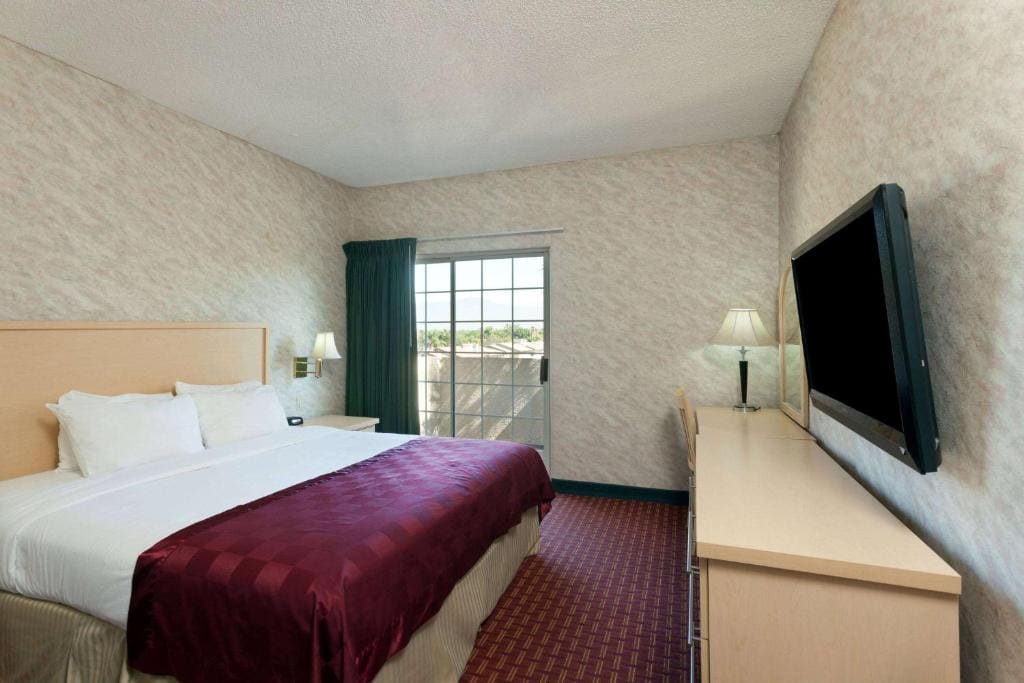 Deluxe King Suite room - Image 2