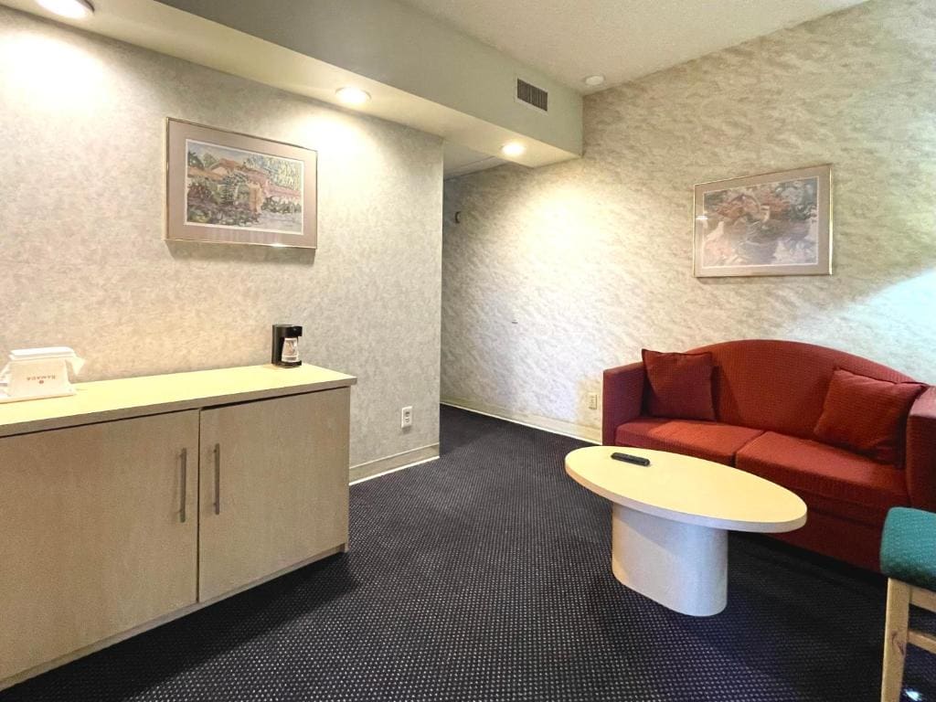 King Suite - Disability Access room - Image 2